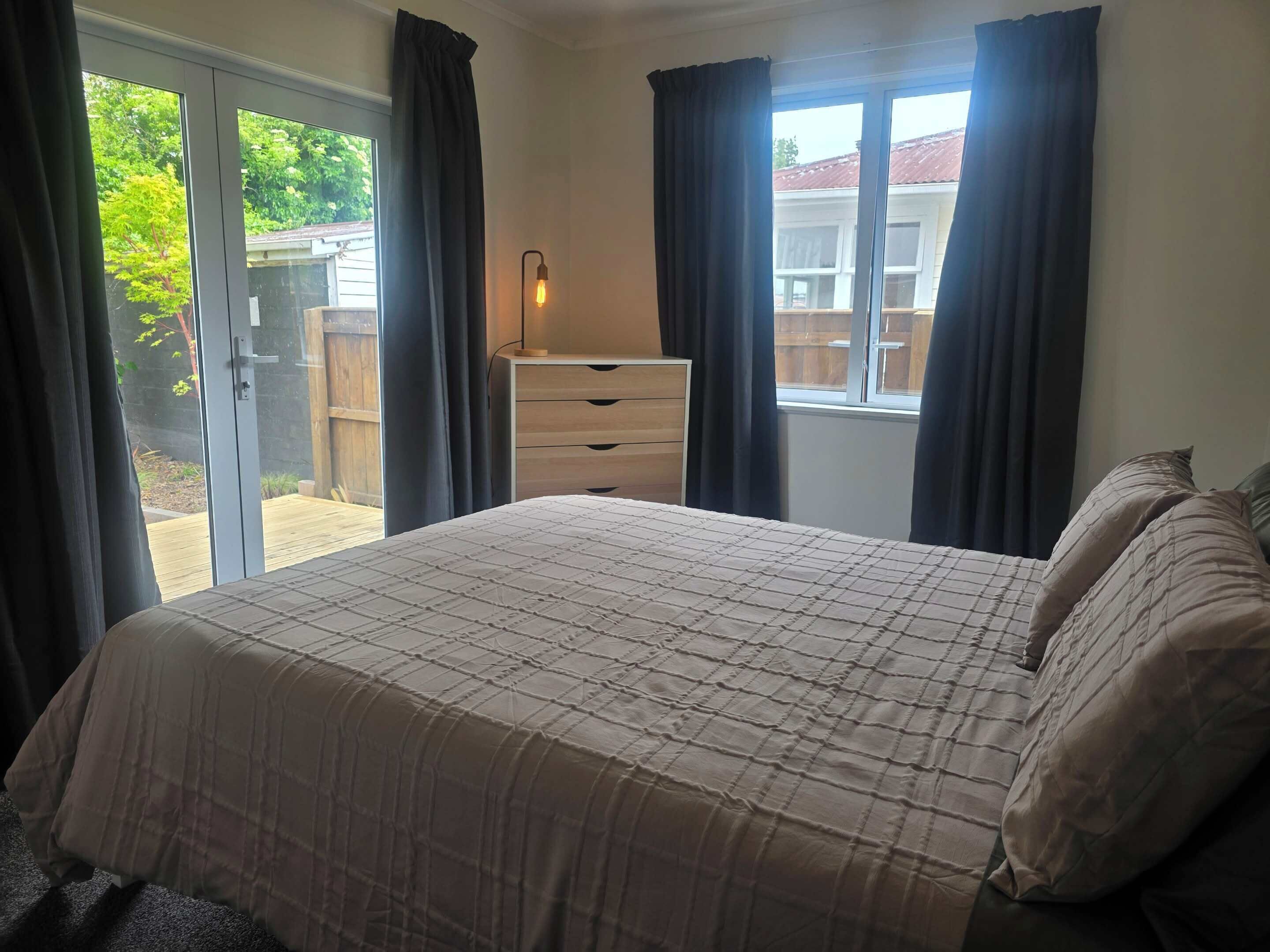 2 bedrooms, iron/ironing board, internet, bed sheets