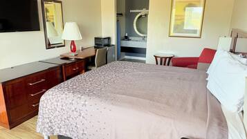 Room, 1 King Bed, Non Smoking | Desk, free WiFi
