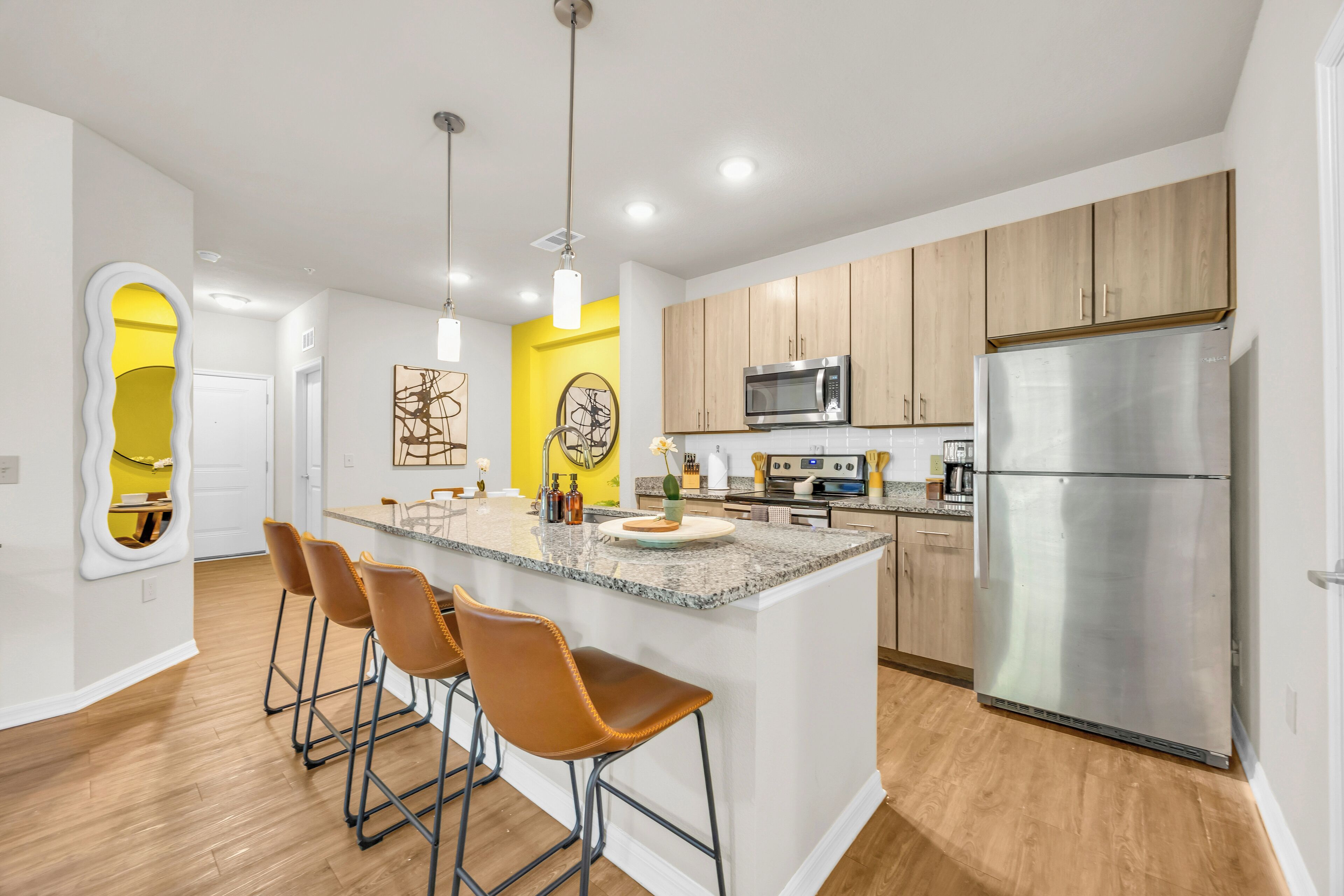 Refrigerador, microondas, horno y parrilla de estufa 