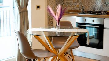 KĂŒhlschrank, Ofen, Herdplatte