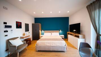 Laptopgeeigneter Arbeitsplatz, kostenloses WLAN