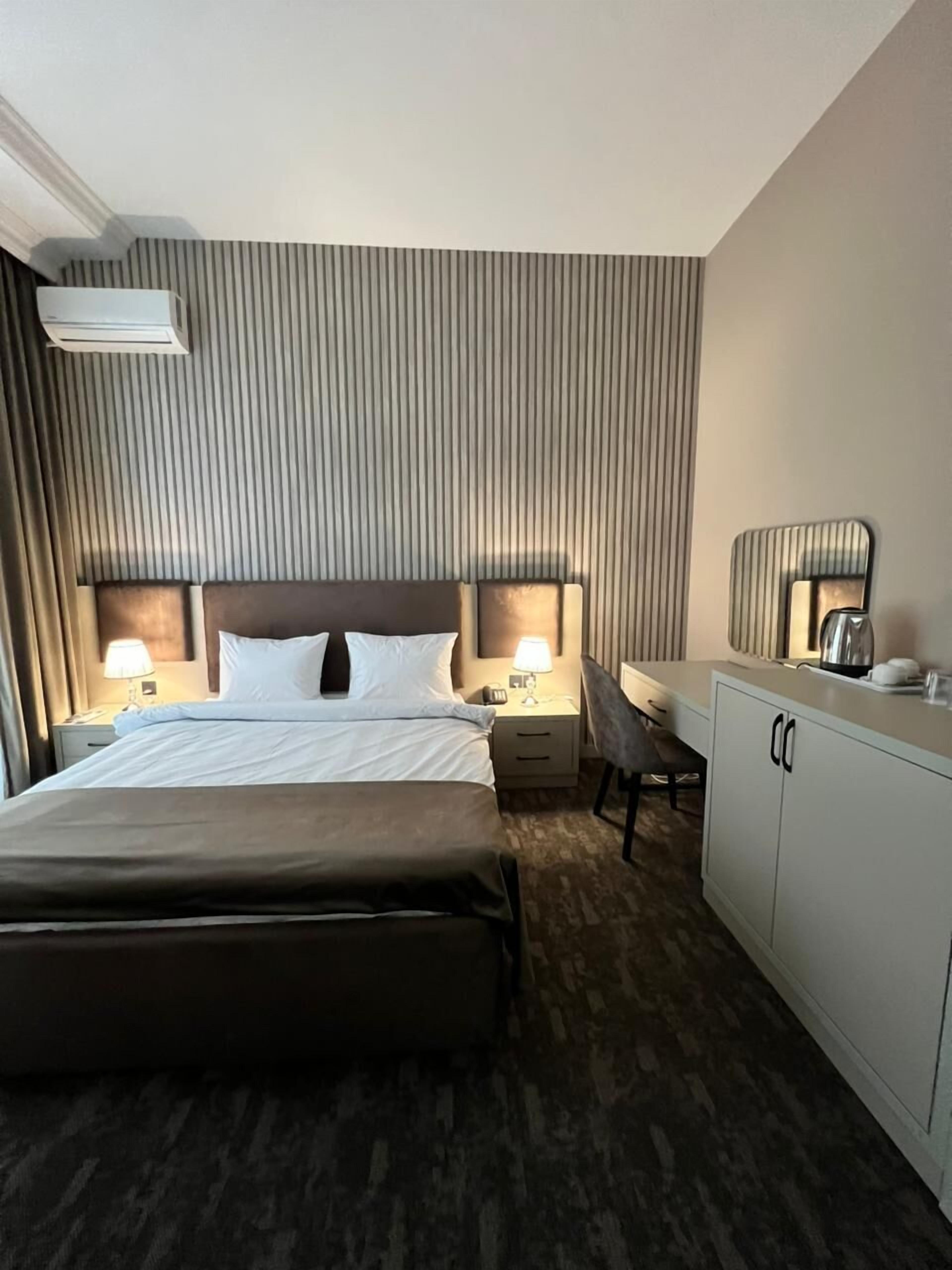 Double Room, Sea View | Iron/ironing board, free WiFi