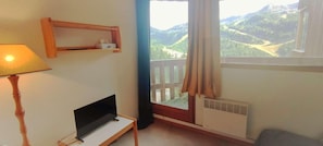 Interior - 300m from resort center, 3rd floor, balcony, tv, ski locker, 25m², Isola 2000 (Isola)