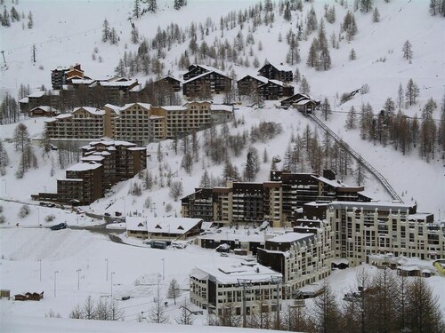 300m du centre station, 3ème étage, balcon, télévision, casier à ski, 25m², Isola 2000