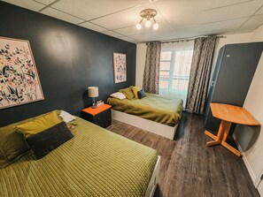 3 bedrooms, iron/ironing board, free WiFi, bed sheets