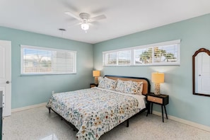 3 bedrooms, iron/ironing board, travel cot, free WiFi - NEW 3-Bedroom Beach House on Stunning Belleair Beach (Belleair Beach)