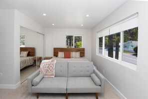 5 chambres, fer et planche à repasser, draps fournis