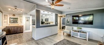 Charming 2-bedroom mobile home with AC, fitness room in lovely North Fort Myers