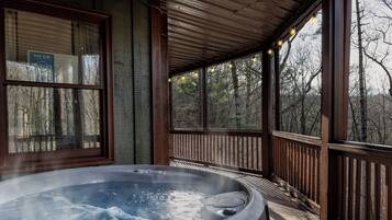 Bañera de hidromasaje interior