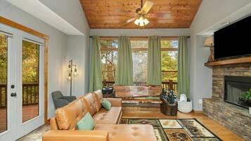 Smart-tv en een open haard