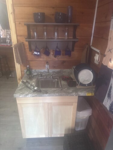 Pleasant cabin in Blue Mountain Lake
 include breakfast SAT & SUN morning