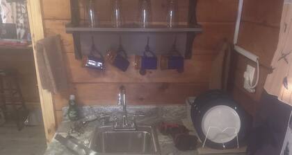 Pleasant cabin in Blue Mountain Lake
include breakfast SAT & SUN morning