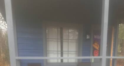 Pleasant cabin in Blue Mountain Lake
include breakfast SAT & SUN morning