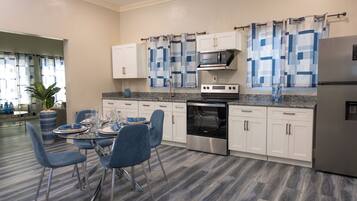 Luxury Penthouse, Sea View | In-room dining