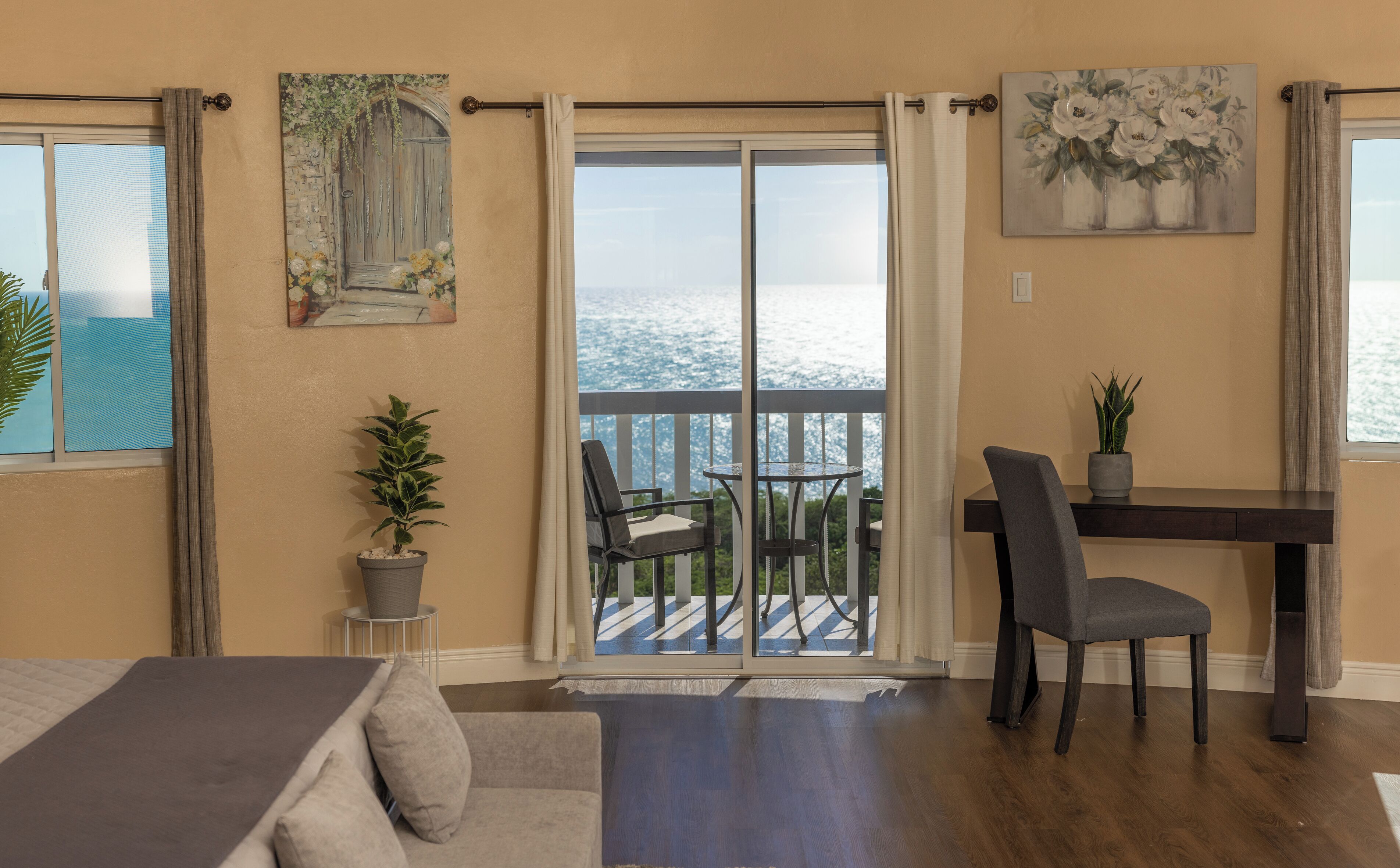 ห้องดีลักซ์ซิงเกิล, ระเบียง, วิวทะเล | ตู้นิรภัยในห้องพัก, โต๊ะทำงาน, เตารีด/โต๊ะรีดผ้า, Wi-Fi ฟรี