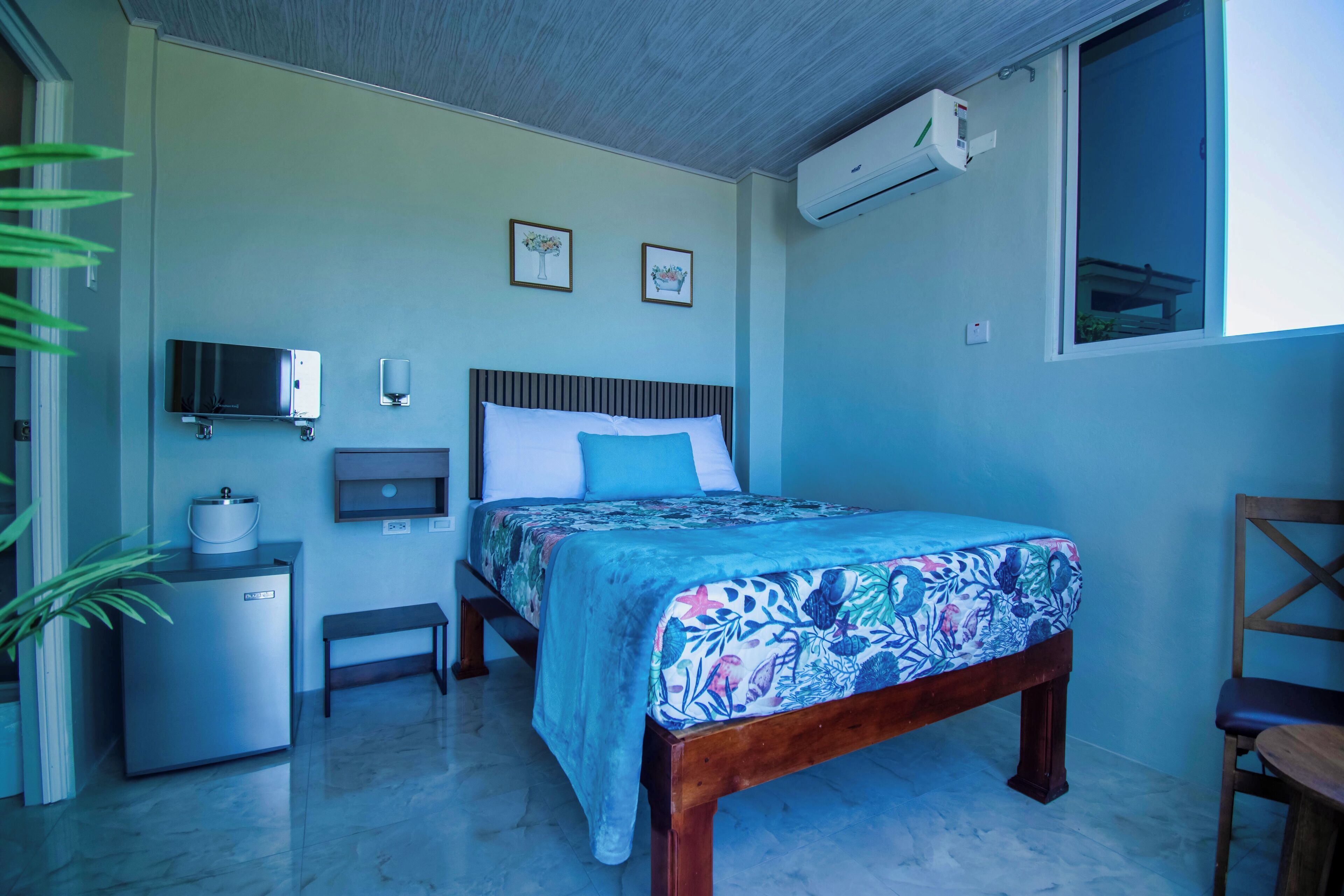 Comfort Room, 1 Bedroom, Sea View | In-room safe, desk, iron/ironing board, free WiFi