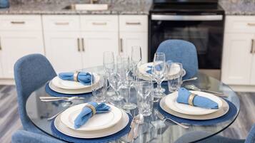 Luxury Penthouse, Sea View | In-room dining