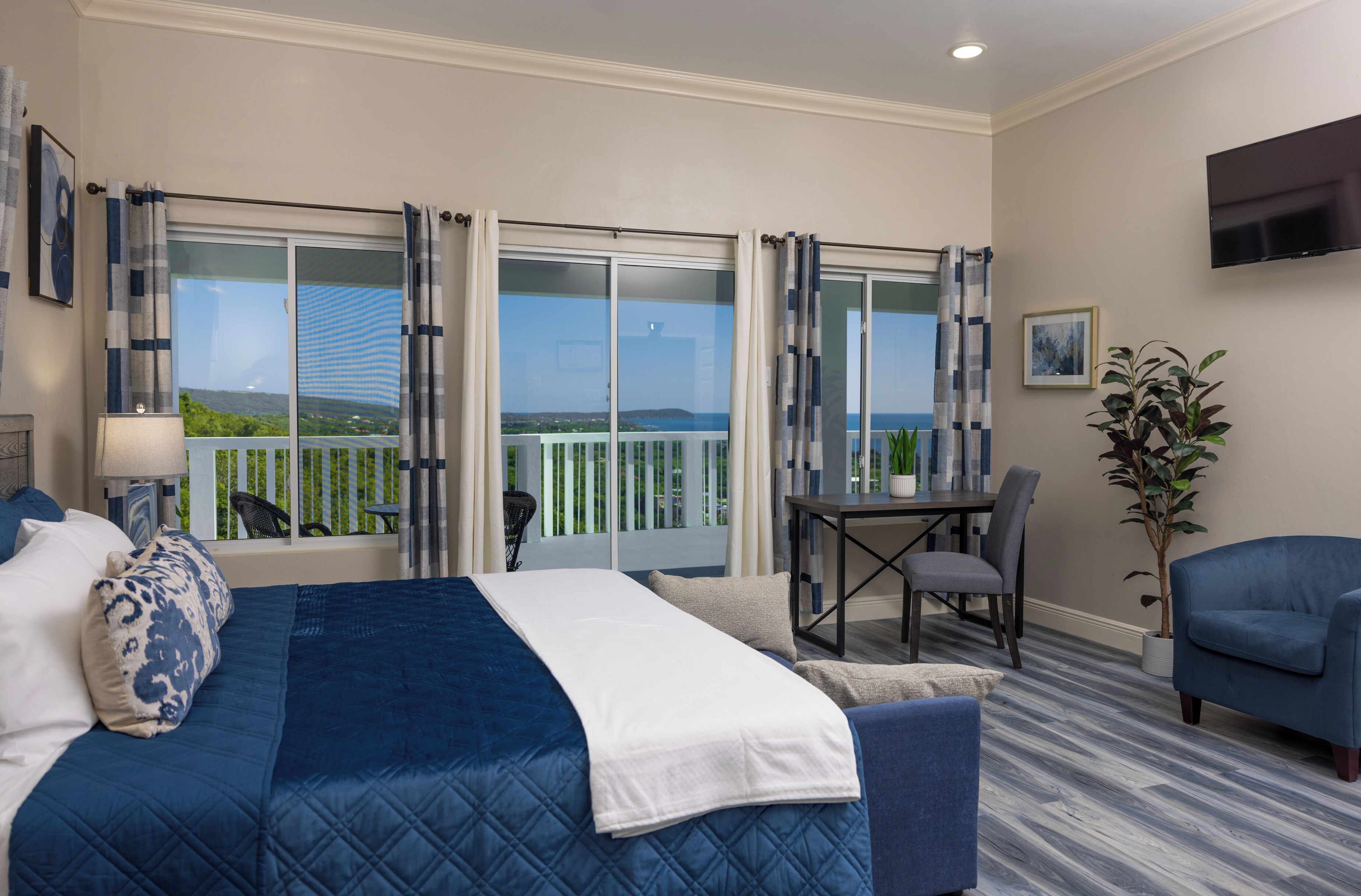 Luxury Penthouse, Sea View | In-room safe, desk, iron/ironing board, free WiFi