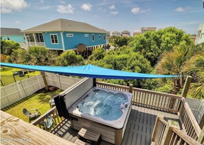 Terrace/patio - "Hooked For Life" Cozy 3 Bedroom/2 Bath Getaway w/ Hot Tub. 1 Min. Walk to Beach (Oak Island)
