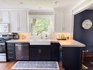 Micro-ondes, four, plaque de cuisson, lave-vaisselle