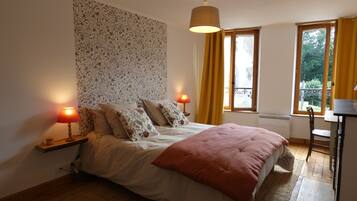 2 Schlafzimmer, BĂŒgeleisen/BĂŒgelbrett, WLAN, BettwĂ€sche