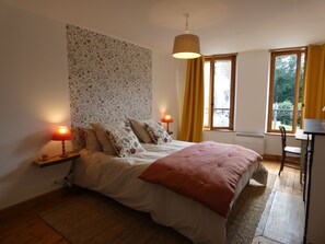 2 室のベッドルーム、アイロン / アイロン台、WiFi、ベッドシーツ