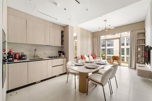 Fridge, microwave, oven, coffee/tea maker - Refined 1 BD Apartment in JVC (Dubai)