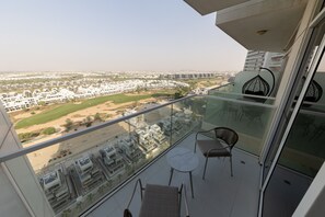 Property grounds - Contemporary Hotel-Like Studio in Damac Hills (Dubai)