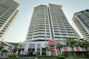 Exterior - Contemporary Hotel-Like Studio in Damac Hills (Dubai)