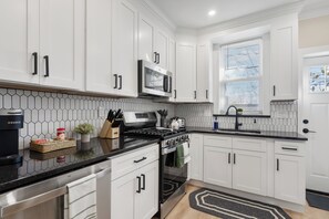 Micro-ondes, four, plaque de cuisson, lave-vaisselle