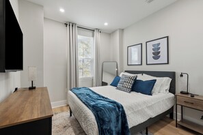 3 عدّة غرف نوم ومكواة/لوح كي وواي فاي مجانًا وملاءات أسرّة