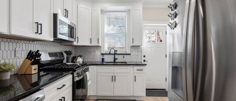 Micro-ondes, four, plaque de cuisson, lave-vaisselle