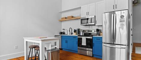 Mikroaaltouuni, uuni, liesi, astianpesukone