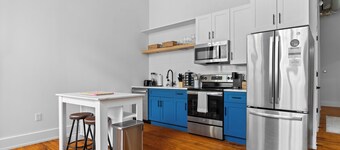 Charming ~ Spacious 3-bedroom apartment in fabulous Greenville