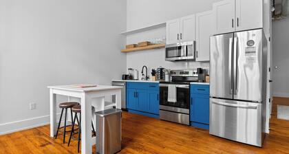 Charming ~ Spacious 3-bedroom apartment in fabulous Greenville