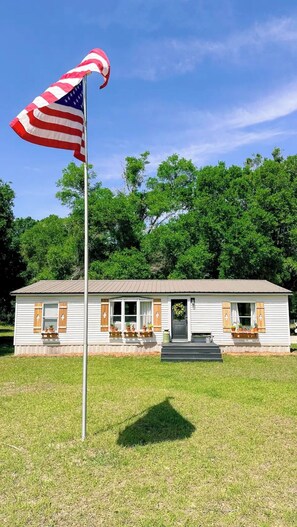 المنشأة من الخارج