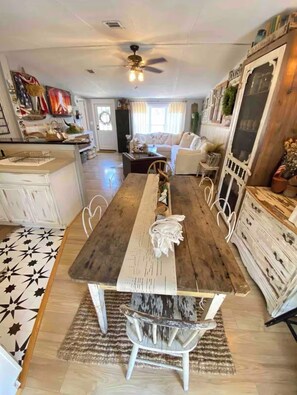 المنشأة من الداخل