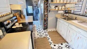 Micro-ondes, four, plaque de cuisson