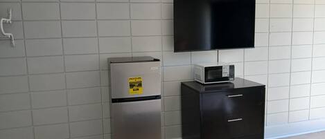 مكتب ومساحة عمل للكمبيوتر المحمول وواي فاي مجانًا