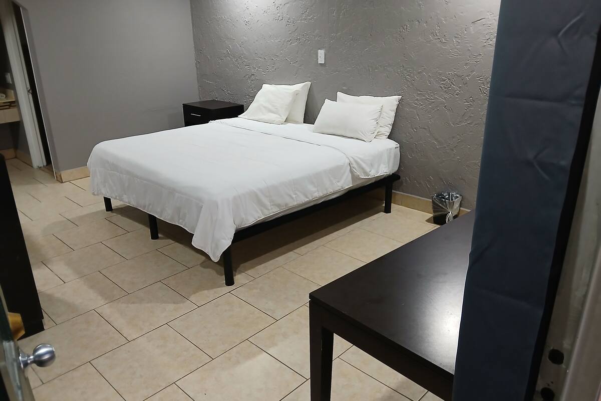 Room, 1 King Bed, Pets Allowed
