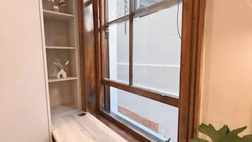 Single Room, Non Smoking, Ground Floor | Seterika/papan seterika, Wi-fi percuma