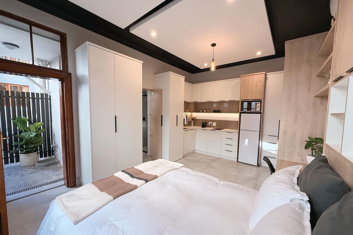 Superior-Doppelzimmer, 1 Queen-Bett, Terrasse, Erdgeschoss | Bügeleisen/Bügelbrett, kostenloses WLAN