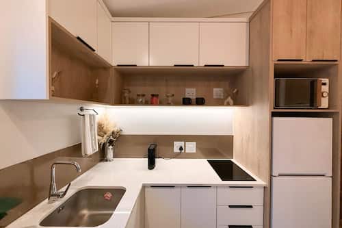 Habitación doble superior, balcón | Cocina privada | Máquina de café espresso, cafetera o tetera y hervidor eléctrico