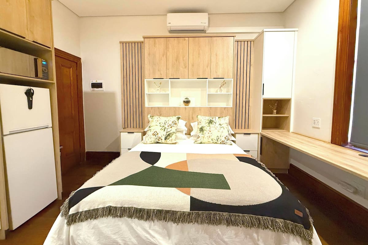 Superior-herbergi með tvíbreiðu rúmi - 1 meðalstórt tvíbreitt rúm - reyklaust | Straujárn/strauborð, ókeypis þráðlaus nettenging