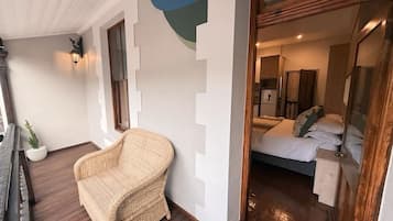 Quarto casal superior, 1 cama King, sacada | Terraço/pátio