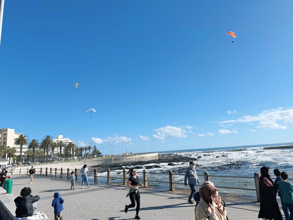 Beach nearby - Three Anchor Heart (Cape Town)