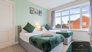 4 bedrooms, iron/ironing board, free WiFi, bed sheets