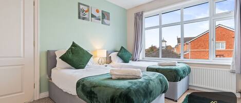 4 soverom, strykejern/-brett, wi-fi (inkludert) og sengetøy