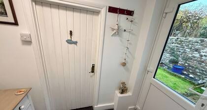 Charming Cottage Retreat with Garden in Historic Old Town, Eastbourne