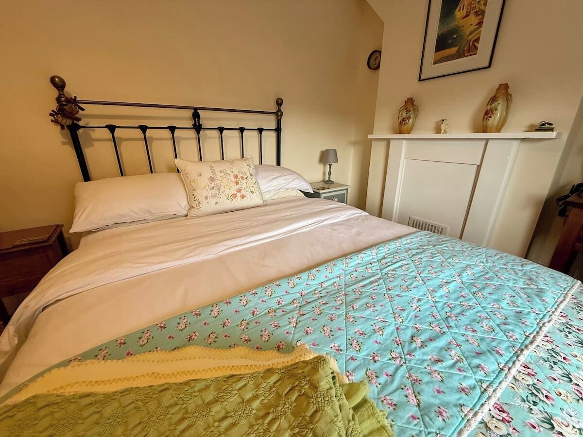 2 slaapkamers, een strijkplank/strijkijzer, gratis wifi, beddengoed